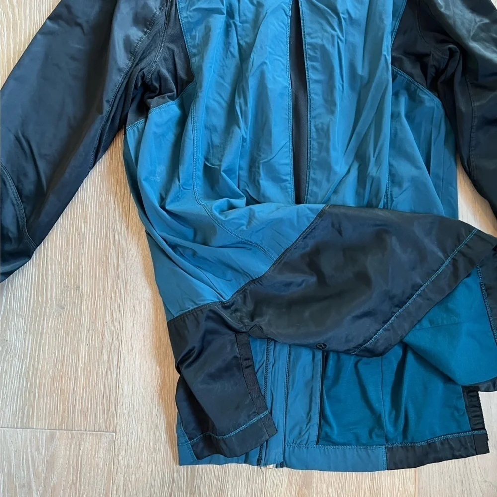 Lululemon Right Round Teal and Black Hooded Jacket